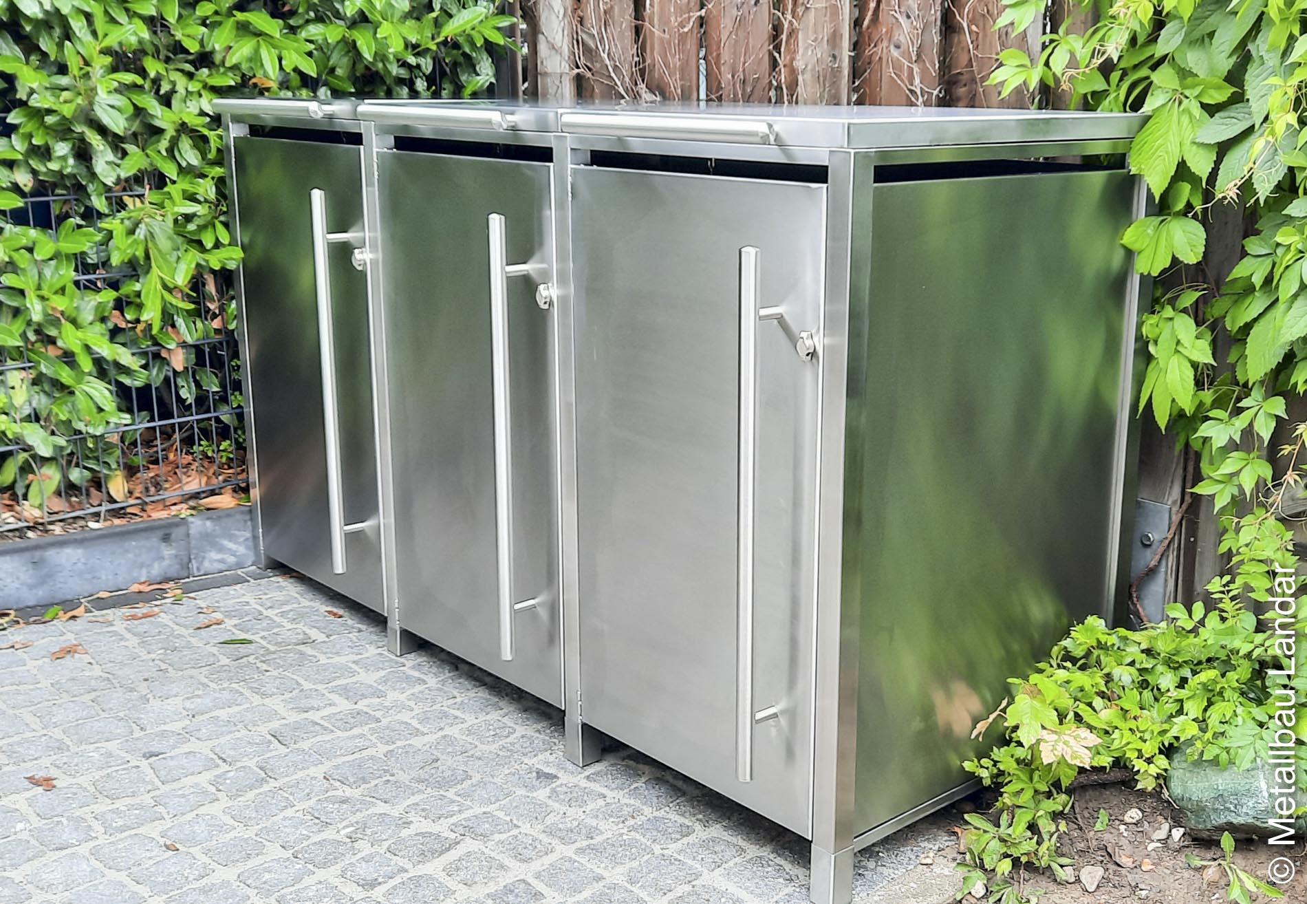 Metalleinhausung für Mülltonnen mit Lamellenfront